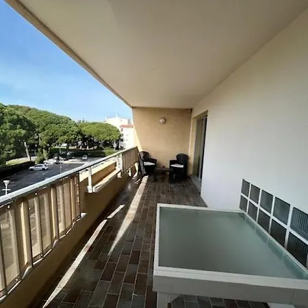 Apartment Port 2 Personnes 2 Enfants Vue Hippodrome Hyeres
